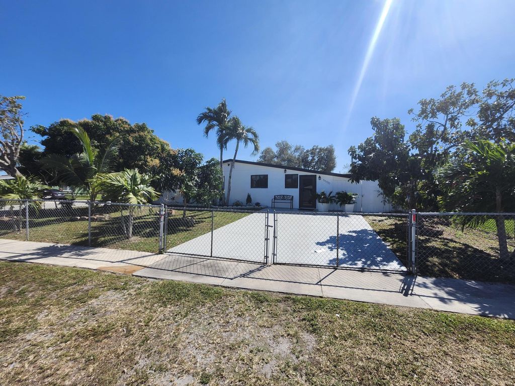 5500 SW Sw 37th Street Street, Davie, FL 33314