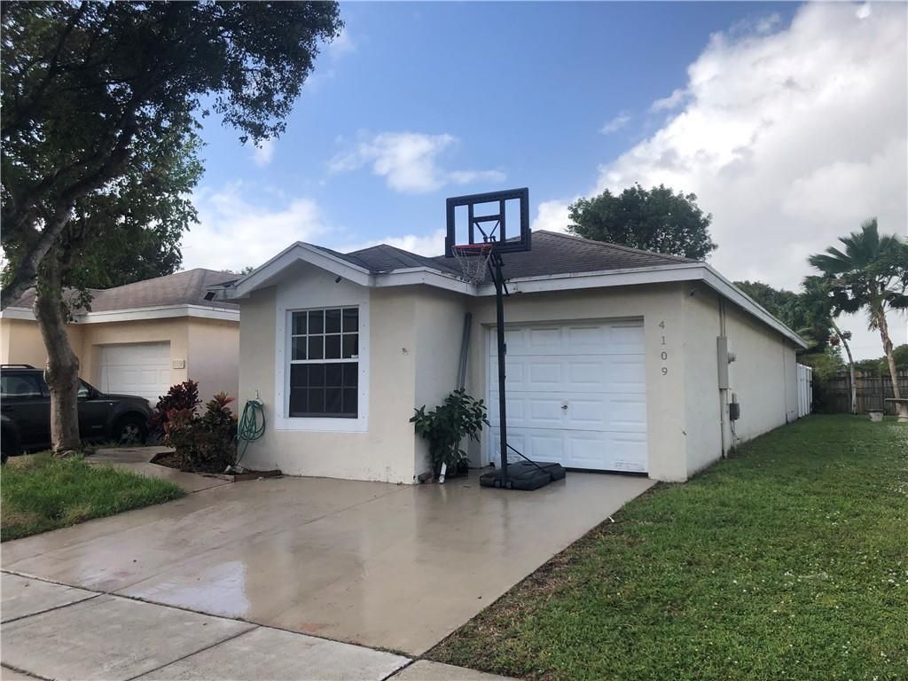 4109 EASTRIDGE Circle, Pompano Beach, FL 33064