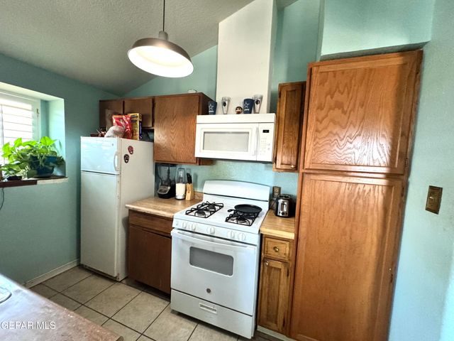 6696 Tiger Eye Drive, El Paso, TX 79924