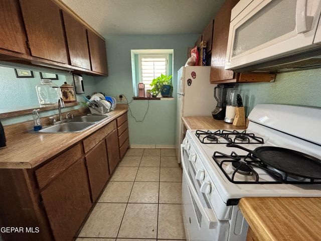 6696 Tiger Eye Drive, El Paso, TX 79924