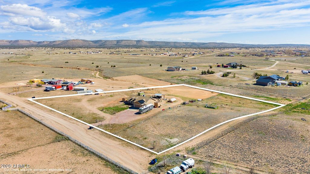 Image 3 of property listing at 26455 N Bull Snake Road, Paulden, AZ 86334