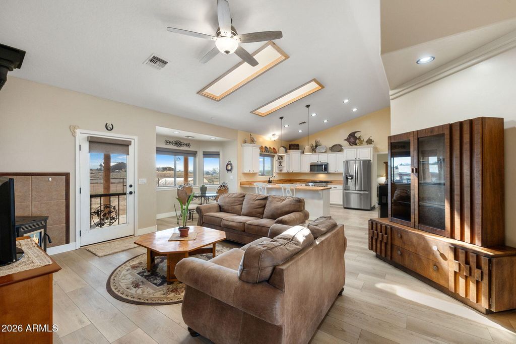 Image 9 of property listing at 26455 N Bull Snake Road, Paulden, AZ 86334