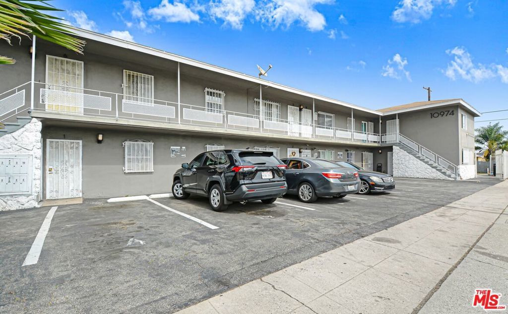 Image 1 of property listing at 10974 S Figueroa Street, Los Angeles, CA 90061