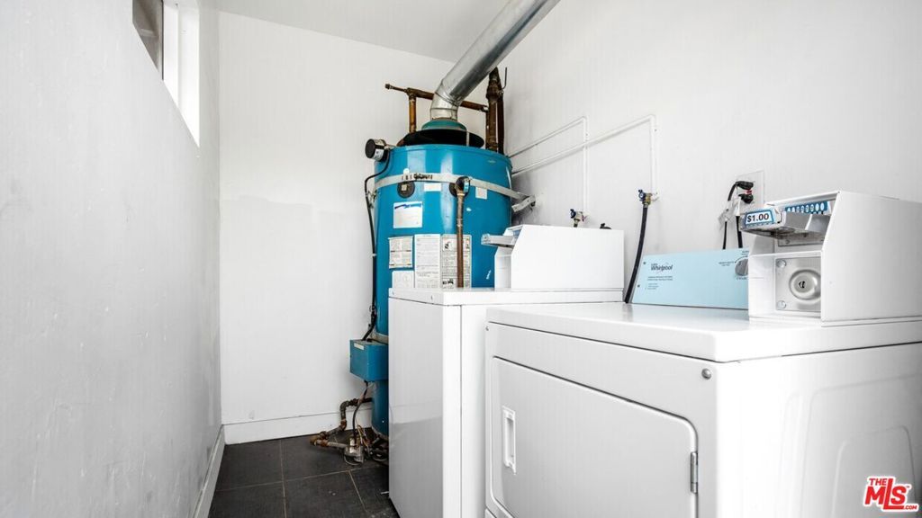 Image 8 of property listing at 10974 S Figueroa Street, Los Angeles, CA 90061