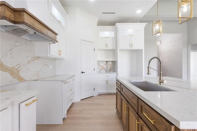 808 Azalea Street, Mission, TX 78572