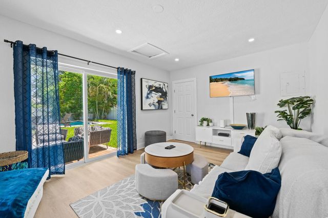 415 SE 3rd Avenue, Delray Beach, FL 33483