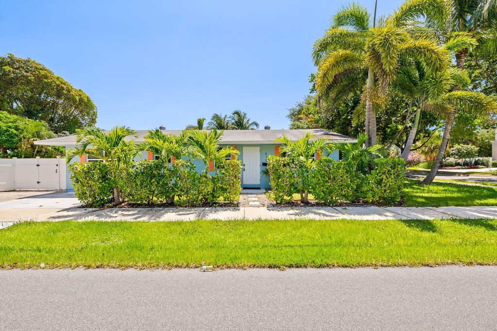 Image 11 of property listing at 415 SE 3rd Avenue, Delray Beach, FL 33483