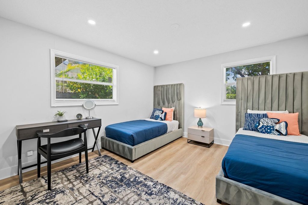 Image 13 of property listing at 415 SE 3rd Avenue, Delray Beach, FL 33483