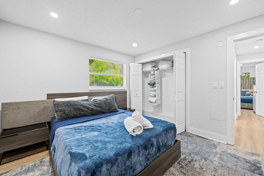 Image 16 of property listing at 415 SE 3rd Avenue, Delray Beach, FL 33483