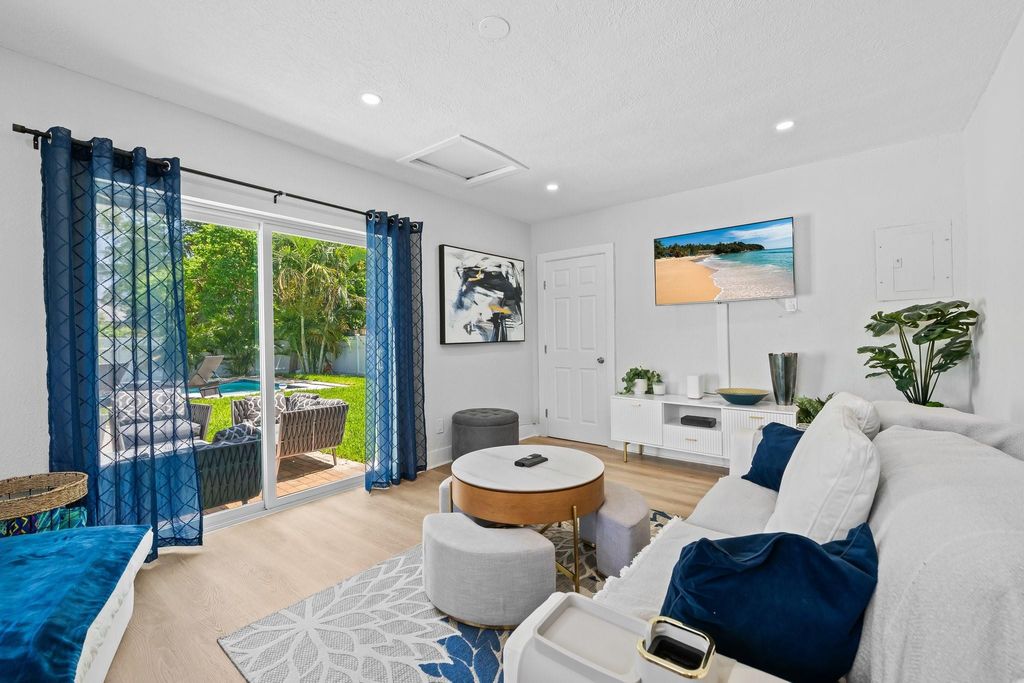 Image 19 of property listing at 415 SE 3rd Avenue, Delray Beach, FL 33483