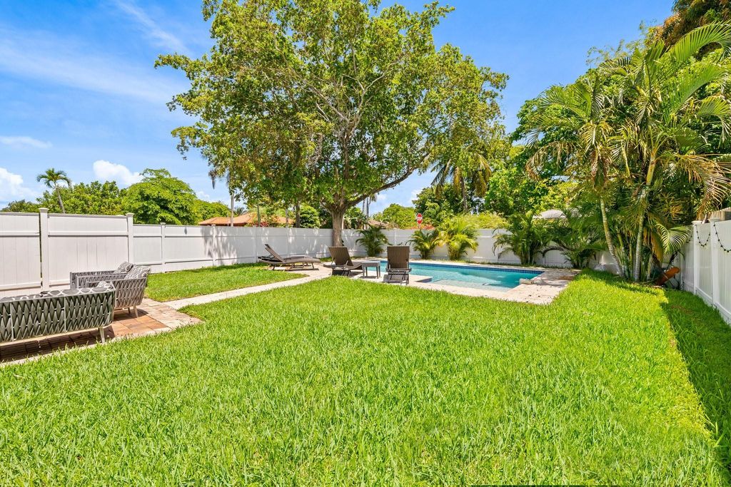 Image 22 of property listing at 415 SE 3rd Avenue, Delray Beach, FL 33483
