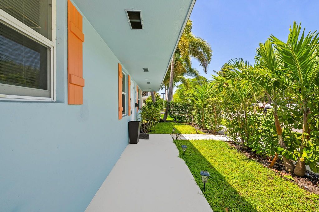 Image 24 of property listing at 415 SE 3rd Avenue, Delray Beach, FL 33483