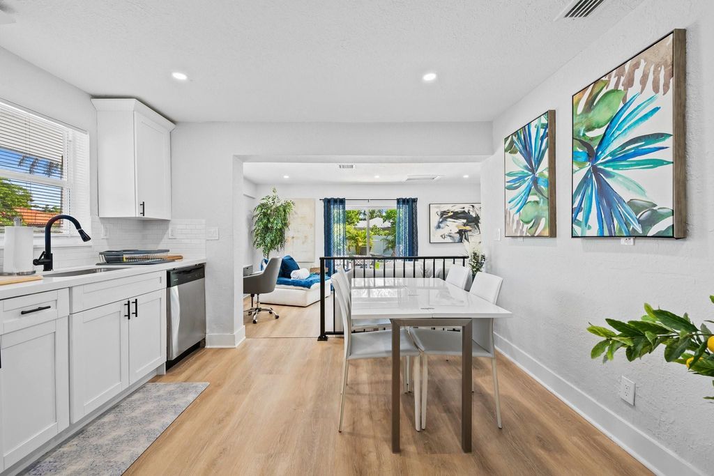 Image 5 of property listing at 415 SE 3rd Avenue, Delray Beach, FL 33483