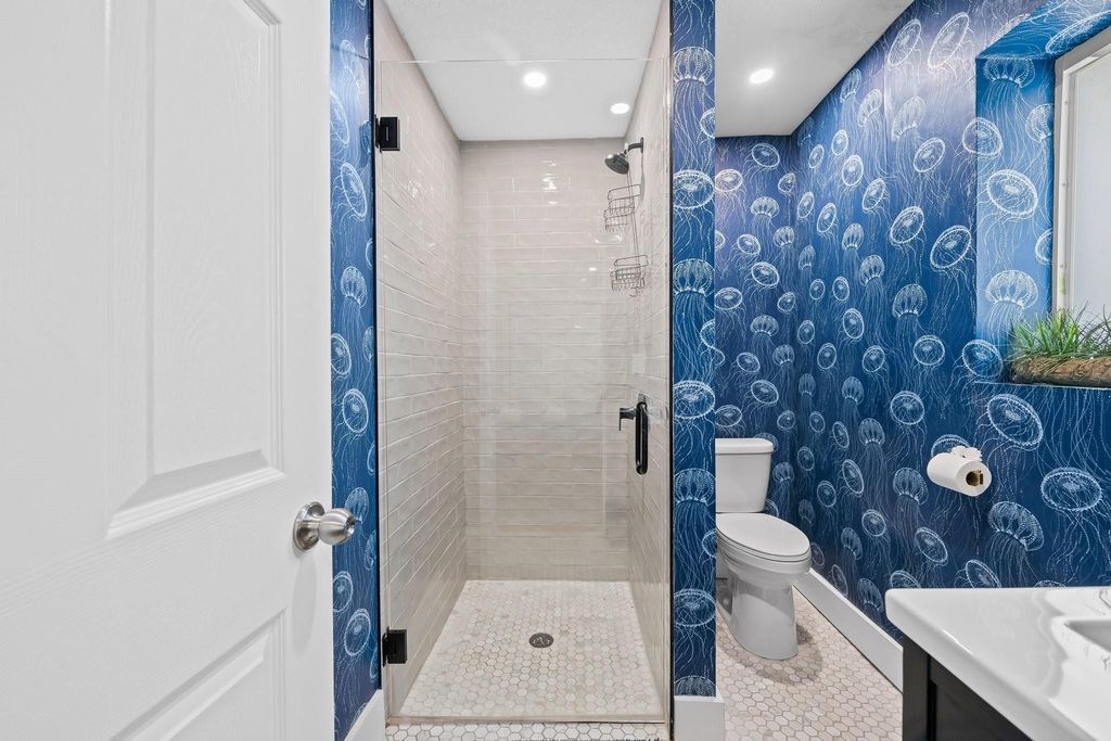 Image 7 of property listing at 415 SE 3rd Avenue, Delray Beach, FL 33483