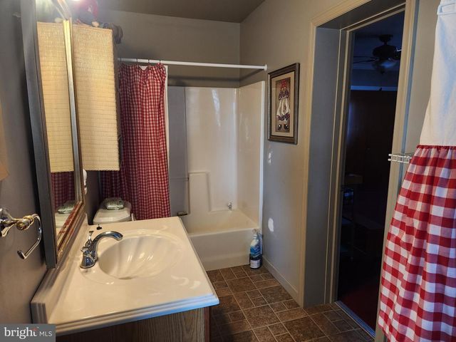 444 DONEGAL SPRINGS RD, Mount Joy, PA 17552