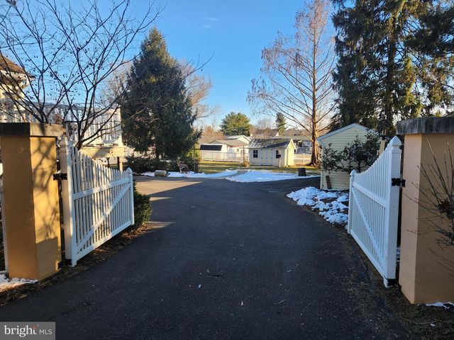 444 DONEGAL SPRINGS RD, Mount Joy, PA 17552