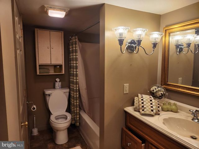 444 DONEGAL SPRINGS RD, Mount Joy, PA 17552