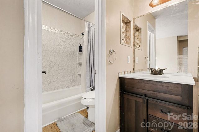 6102 Honeysuckle Lane, Charlotte, NC 28212