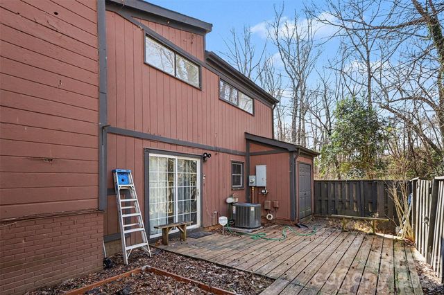 6102 Honeysuckle Lane, Charlotte, NC 28212