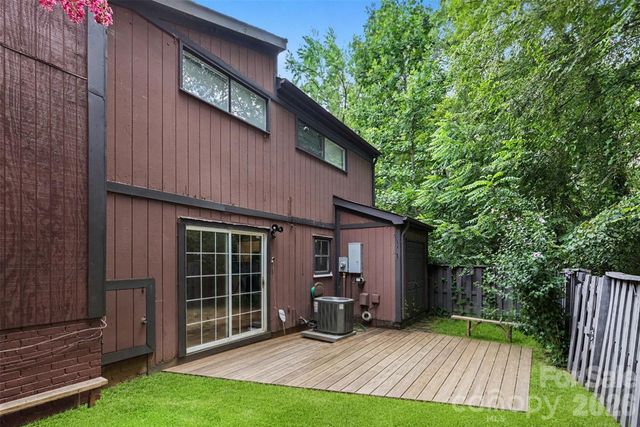 6102 Honeysuckle Lane, Charlotte, NC 28212