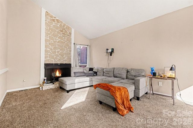 6102 Honeysuckle Lane, Charlotte, NC 28212