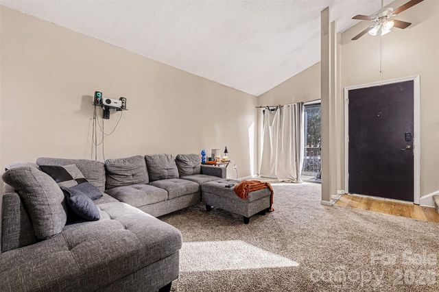 6102 Honeysuckle Lane, Charlotte, NC 28212