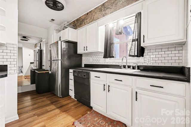 6102 Honeysuckle Lane, Charlotte, NC 28212