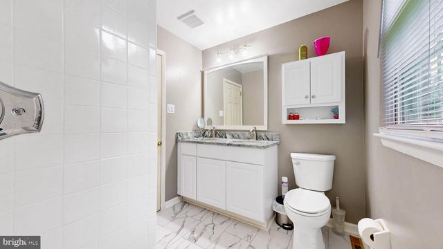 322 WALLACE DR, Newark, DE 19711