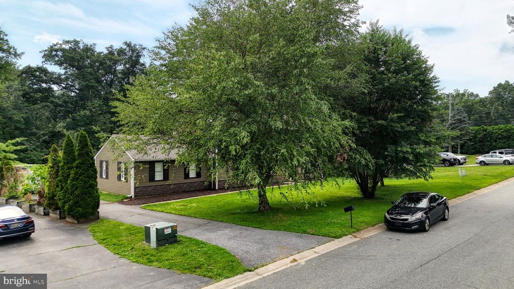 322 WALLACE DR, Newark, DE 19711