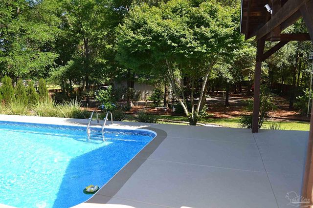 3055 Wallace Lake Rd, Pace, FL 32571