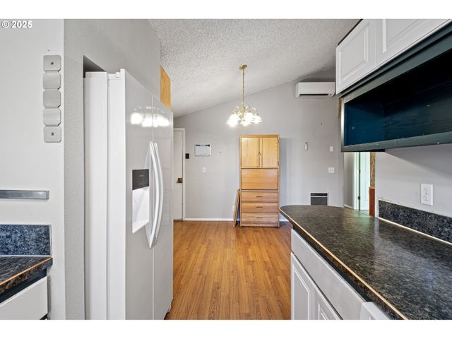 26 E 3RD St, Lowell, OR 97452