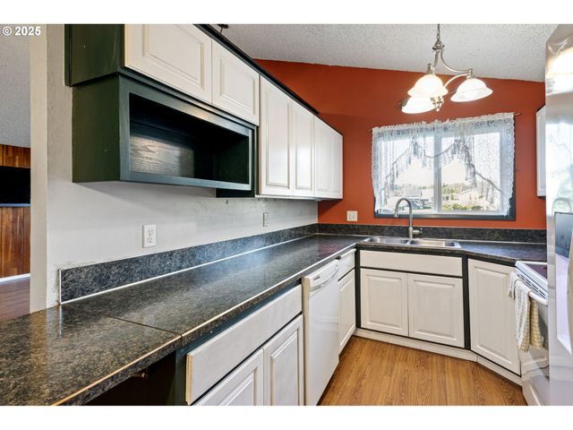 26 E 3RD St, Lowell, OR 97452