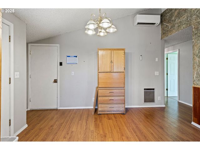 26 E 3RD St, Lowell, OR 97452