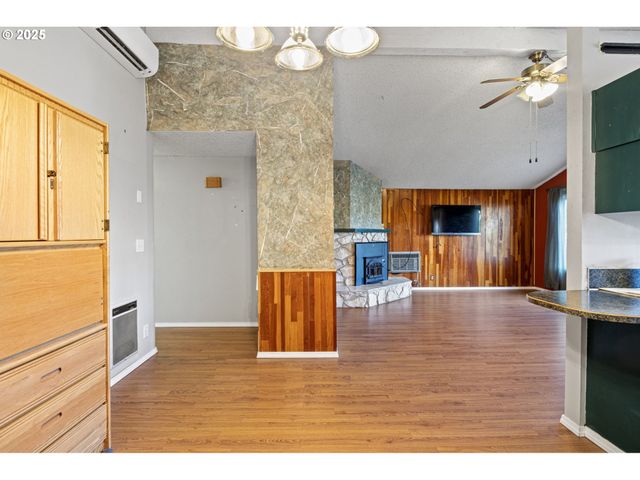 26 E 3RD St, Lowell, OR 97452