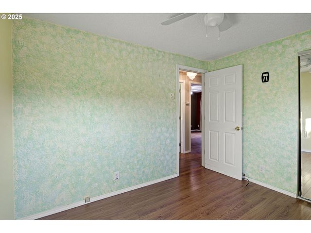 26 E 3RD St, Lowell, OR 97452