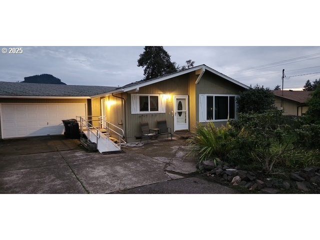 26 E 3RD St, Lowell, OR 97452