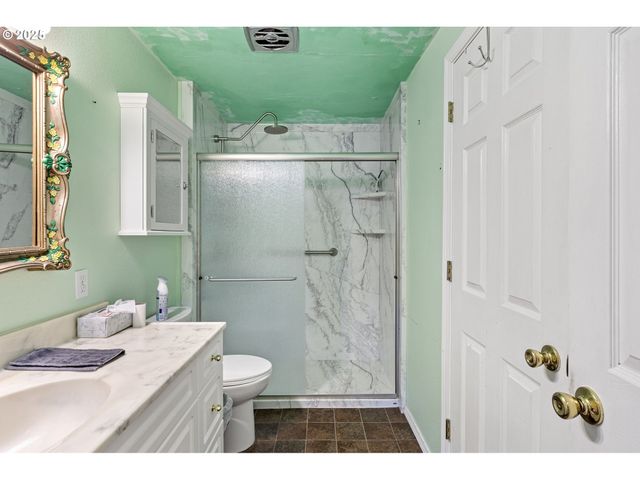 26 E 3RD St, Lowell, OR 97452