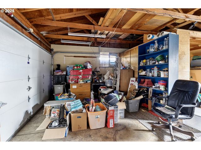 26 E 3RD St, Lowell, OR 97452