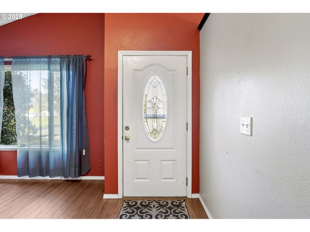 26 E 3RD St, Lowell, OR 97452