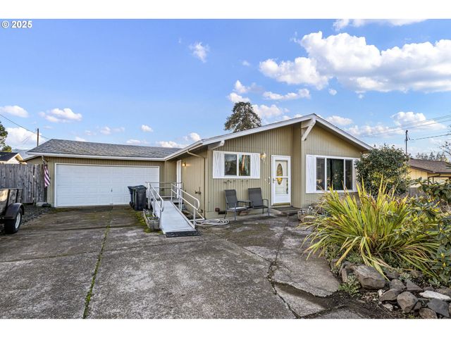 26 E 3RD St, Lowell, OR 97452