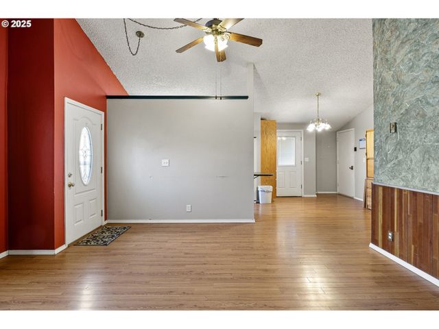 26 E 3RD St, Lowell, OR 97452