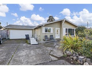 26 E 3RD St, Lowell, OR 97452