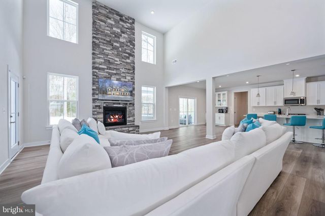 112 LAKE BLUFF CT, Fredericksburg, VA 22406
