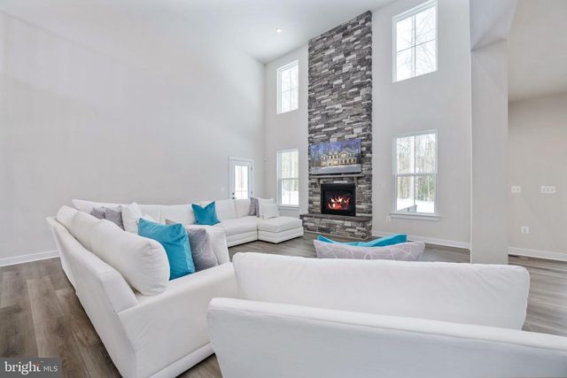 112 LAKE BLUFF CT, Fredericksburg, VA 22406
