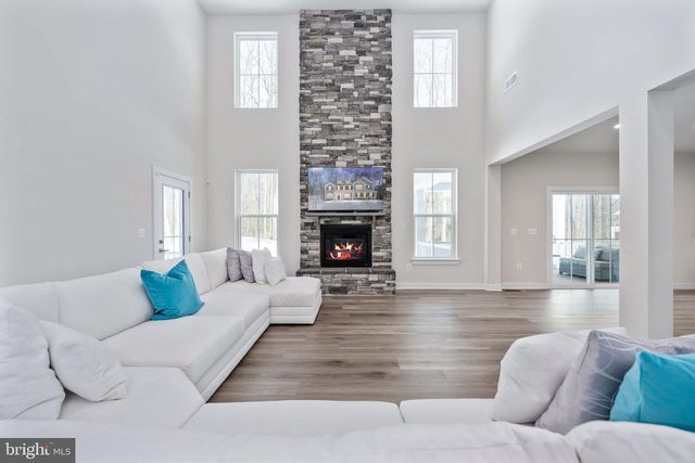 112 LAKE BLUFF CT, Fredericksburg, VA 22406