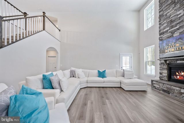 112 LAKE BLUFF CT, Fredericksburg, VA 22406