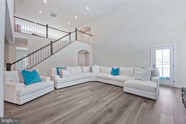112 LAKE BLUFF CT, Fredericksburg, VA 22406