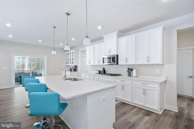 112 LAKE BLUFF CT, Fredericksburg, VA 22406