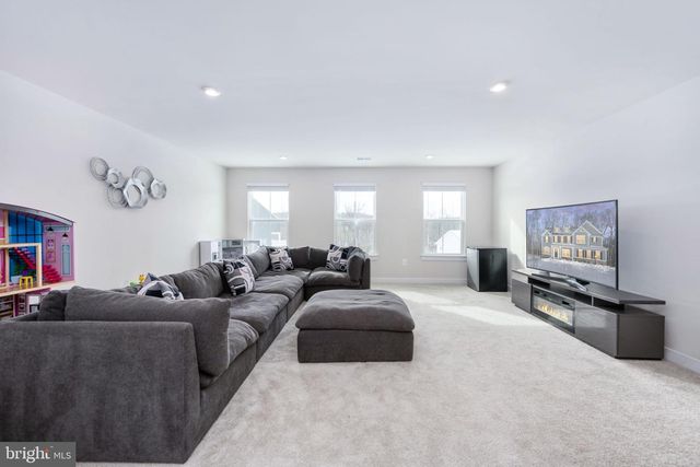 112 LAKE BLUFF CT, Fredericksburg, VA 22406