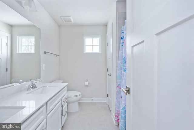 112 LAKE BLUFF CT, Fredericksburg, VA 22406